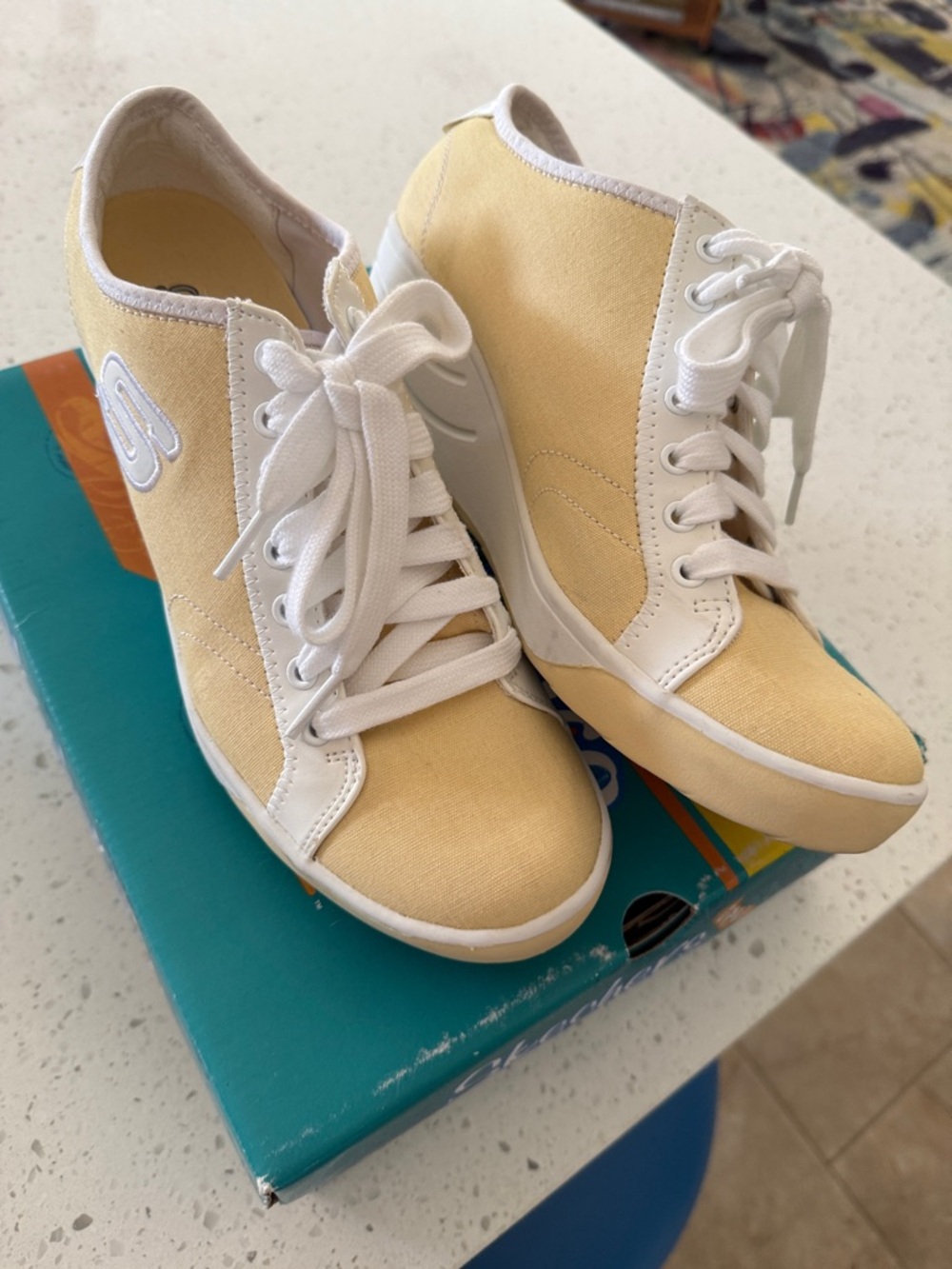 Skechers Cali yellow wedged shoes size 10 - Picture 5 of 6